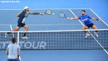 Kyrgios e Djokovic ko. in doppio a Brisbane e Nick lancia l'allarme: 'Il polso non va'. Melbourne a rischio?