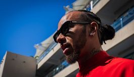 F1, Marko ignora Hamilton: il paragone con Max svilisce Lewis. Ferrari, terzo pilota: Zhou in pole