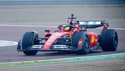 F1 diretta primo test Hamilton su Ferrari live: dopo Lewis anche Leclerc ha finito, la pioggia rovina i piani