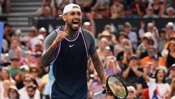 Sinner, Kyrgios risponde alle accuse su Kalinskaya e scade nel volgare. Si rafforza l’alleanza con Djokovic