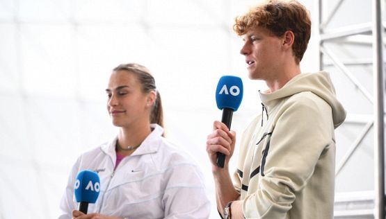 Australian Open, Sinner col trofeo e da campione uscente e con Sabalenka c’è un legame speciale