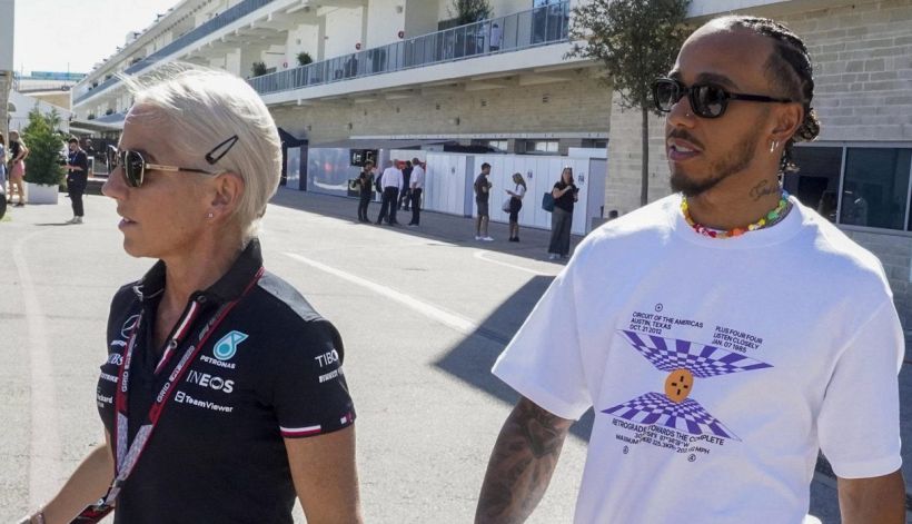 F1, Hamilton in Ferrari rivuole Angela Cullen: l'indizio social tradisce la sua storica fisioterapista, chi è