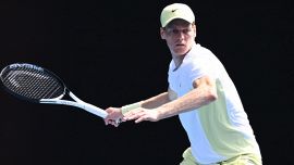 Australian Open, Sinner da record con Federer e Djokovic ma Bertolucci lancia un monito sul caso Kyrgios