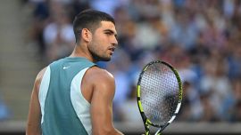 Australian Open: Alcaraz in scioltezza, Djokovic sbanda ma ci pensa Murray, Passaro avanti col doppio ritiro
