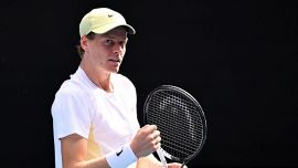 Australian Open, il fascino di Sinner secondo Gramellini: dopo il malore Jannik torna ad allenarsi col sorriso