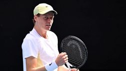 Australian Open, il fascino di Sinner secondo Gramellini: dopo il malore Jannik torna ad allenarsi col sorriso