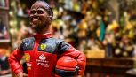 F1 Ferrari, è già Hamilton mania: a Napoli Lewis è diventato una statuina del presepe