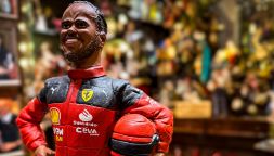 F1 Ferrari, è già Hamilton mania: a Napoli Lewis è diventato una statuina del presepe