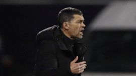 Conceiçao attacca il Milan dopo il crollo di Zagabria, critica l’arbitro e se ne va. Il web contro Ibra e Cardinale: pazienza finita