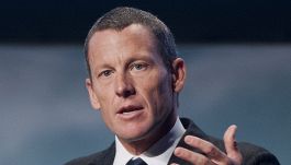 Armstrong racconta il dramma dell'alcolismo: "Sono sobrio da un anno, la migliore decisione della mia vita"