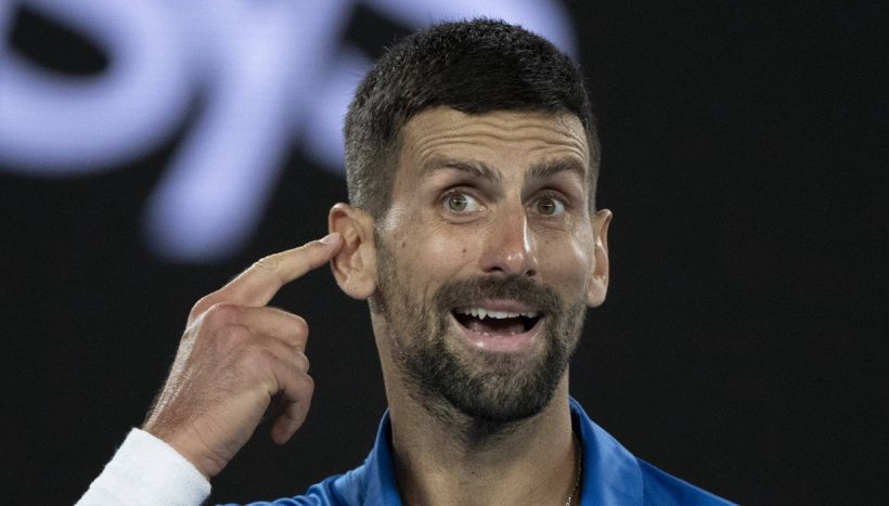 Australian Open, Djokovic travolge Lehecka ma scappa dall’intervista con Courier: “Mi hanno mancato di rispetto”