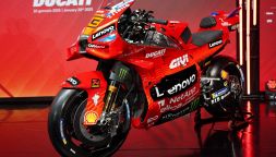 MotoGP, Ducati: la nuova GP25 di Bagnaia e Marquez punta a dominare il Mondiale. Foto e caratteristiche