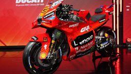 MotoGP, Ducati: la nuova GP25 di Bagnaia e Marquez punta a dominare il Mondiale. Foto e caratteristiche