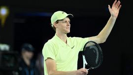 AO, Sinner dà una lezione di stile a Djokovic e pensa ad Agassi come coach: telefonata con Cahill e contatto