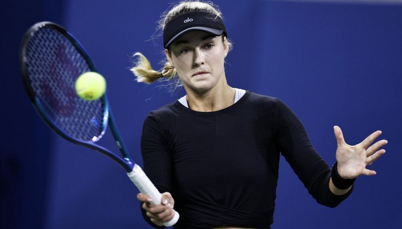 Anna Kalinskaya ko, ritiro preoccupante: cede a Belinda Bencic, lascia Adelaide e si rifugia da Jannik Sinner