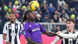 Juventus, l'arbitro avvisò giocatori Fiorentina che erano in fuorigioco: ecco cosa è successo, la polemica