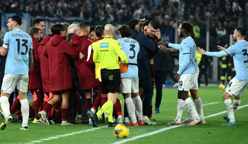 Roma-Lazio, moviola: Pairetto in tilt, il labiale che lo condanna e cosa ha visto nella rissa