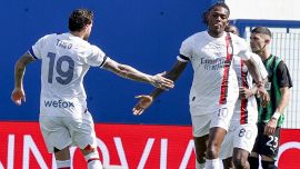 Milan, Conceicao toglie Leao e Theo dopo 45' col Parma: web scatenato