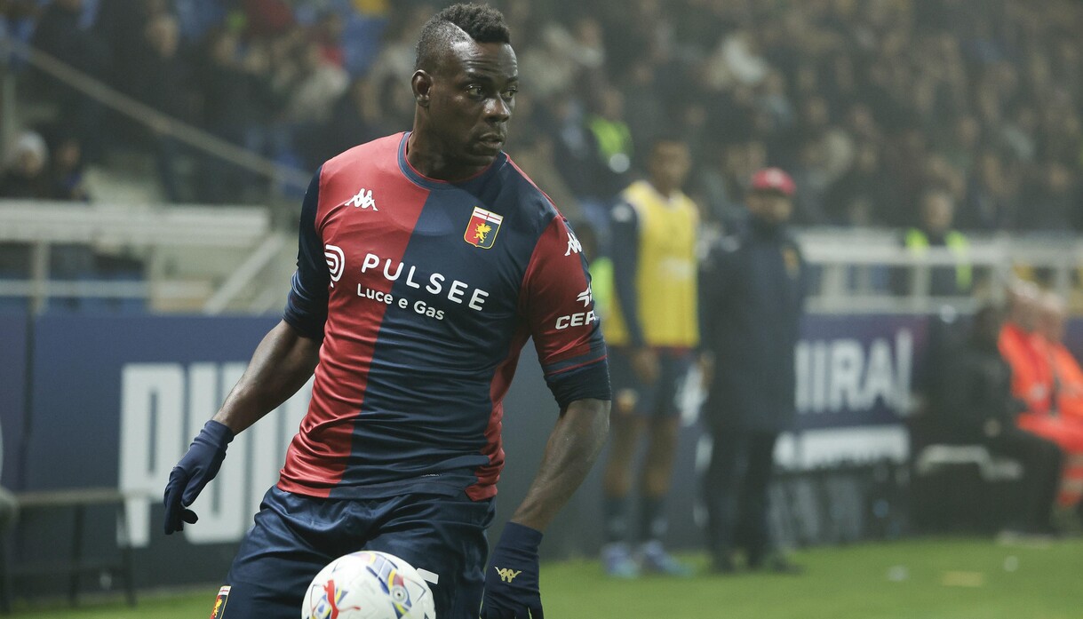 https://wips.plug.it/cips/sport.virgilio.it/cms/2025/01/mario-balotelli-addio-al-genoa.jpg