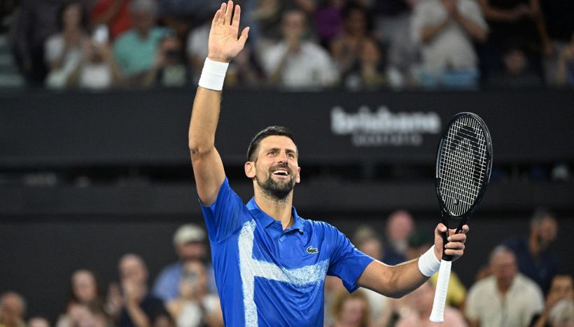 Djokovic ai quarti a Brisbane: batte Monfils e rimedia alle figuracce con Kyrgios, sfiderà Opelka