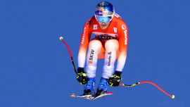 Sci, SuperG Kitzbuhel: Odermatt vince tra polemiche e cadute. Pinturault, altro crac: carriera a rischio