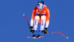 Sci, SuperG Kitzbuhel: Odermatt vince tra polemiche e cadute. Pinturault, altro crac: carriera a rischio