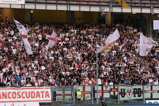 Padova festeggia i 115 anni col record di imbattibilità: il sogno della B continua ma l’Euganeo scatena la contestazione