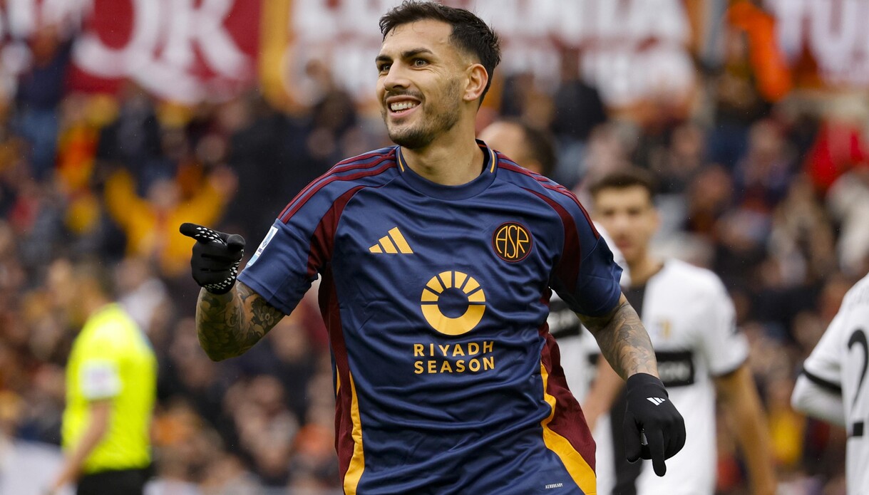 https://wips.plug.it/cips/sport.virgilio.it/cms/2025/01/serie-a-2024-25-roma-2-0-lazio-leandro-paredes.jpg