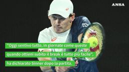 Sinner vola in semifinale, De Minaur battuto in 3 set