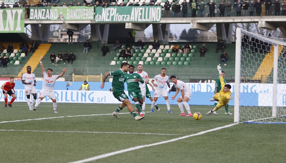 https://wips.plug.it/cips/sport.virgilio.it/cms/2025/02/avellino-turris-lescano-avellino-segna-gol-2-1-lps.jpeg