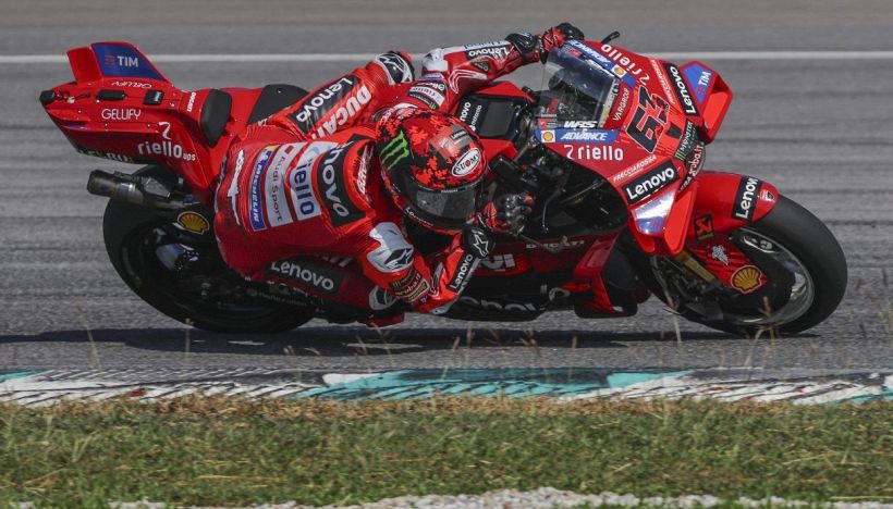 MotoGP, diretta test Buriram LIVE prima giornata: Marquez e Bagnaia al lavoro, Martin sta a guardare