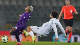 Fiorentina-Genoa, scintille Vieira Dodò: 'Vergognati', 'ma stai zitto'. L'arbitro sbugiarda il Var