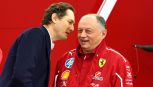 F1, blitz in Bahrain: John Elkann 'controlla' i progressi di Hamilton e Leclerc. Fred Vasseur a rapporto