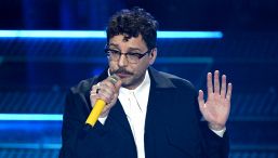 Sanremo, Willie Peyote porta il Torino sul palco dell’Ariston: i dettagli dell’esibizione che svelano la fede granata