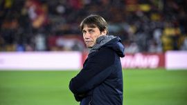 Napoli, Conte si tira fuori dalle polemiche su arbitri e VAR. 'Mi fa sorridere': perché ce l'ha con l'Inter e Inzaghi