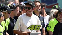 Auguri Valentino Rossi, sono 46 anni per il 46 icona della MotoGP che va oltre il mito