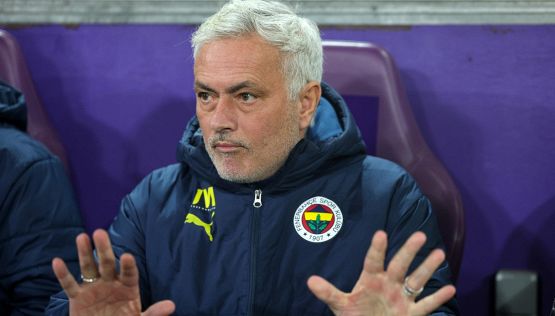 Anderlecht-Fenerbahce sospesa per 19': rissa e razzismo sugli spalti, Mourinho incredulo, Osayi-Samuel scatenato