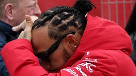 F1, Hamilton vuota il sacco: 'Ferrari che sfida', il rapporto con Elkann e Leclerc. Lo sfogo sulla privacy violata