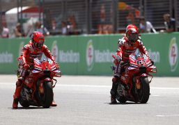 MotoGp Argentina libere: Marquez subito davanti, Bagnaia fa una fatica bestiale. Che differenza tra Marc e Pecco