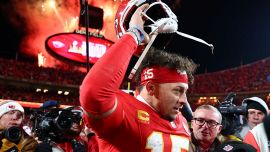 Super Bowl, Mahomes e i Chiefs vanno per la storia: agli Eagles serve l'impresa. Anche Trump in tribuna