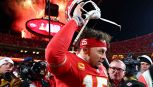 Super Bowl, Mahomes e i Chiefs vanno per la storia: agli Eagles serve l'impresa. Anche Trump in tribuna