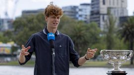 Sinner, il nuovo attacco di Gramellini: “Se poteva sciare…”. La gaffe di Vecchioni e i social lo mandano a Roccaraso