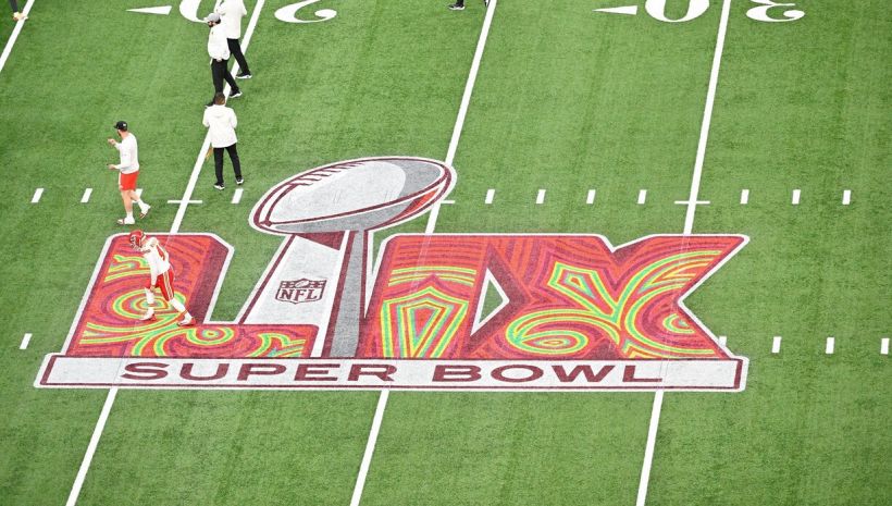 Super Bowl, dominio Eagles: niente threepeat per Mahomes, Kansas City spazzata via 40-22. Trump “oscura” Taylor Swift