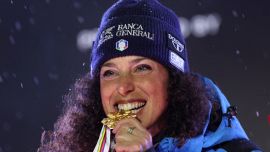 Mondiali, Brignone dopo l’oro vuole chiudere il cerchio con la Coppa: l’emozione di Deborah Compagnoni
