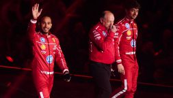 F1, Hamilton e Leclerc giocano a scacchi, sgarbo Ferrari a McLaren, Verstappen in silenzio: il non visto di Londra