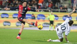 Cagliari-Lazio, moviola: un gol annullato e un rigore negato, Var decisivo ma il fischietto dov'era?