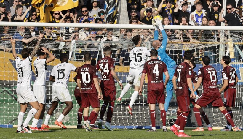 Parma-Torino 2-2 pagelle: doppietta di Pellegrino salva Chivu in rimonta. Caos al Tardini per lanci di oggetti