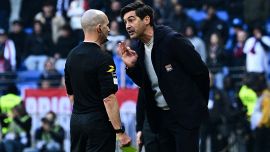 Paulo Fonseca, nove mesi di squalifica per lo scontro con l'arbitro Millot: il Lione potrebbe cacciarlo prima