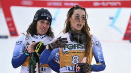 Brignone è incontentabile, il podio non le basta e la mano preoccupa. Goggia fa un’ammissione e s’inventa il “misto mare”