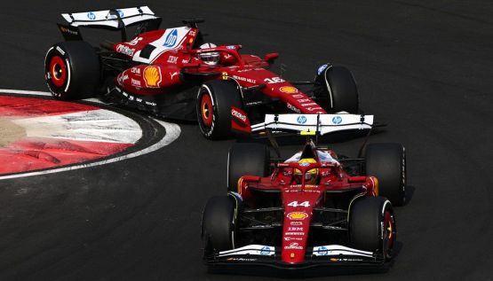 F1, Hamilton zittisce Adami: "Decido io". Team radio di fuoco per l'ordine di scuderia di far passare Leclerc